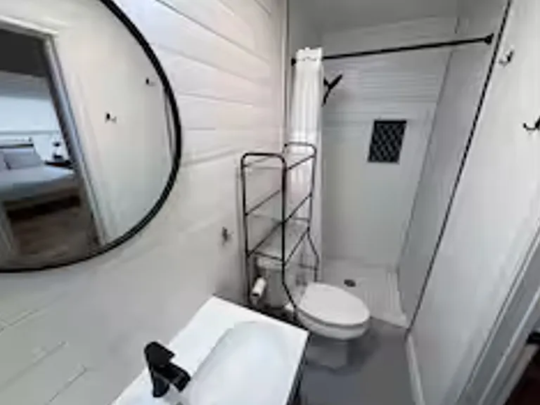200 Parkview Dr — Photo 18