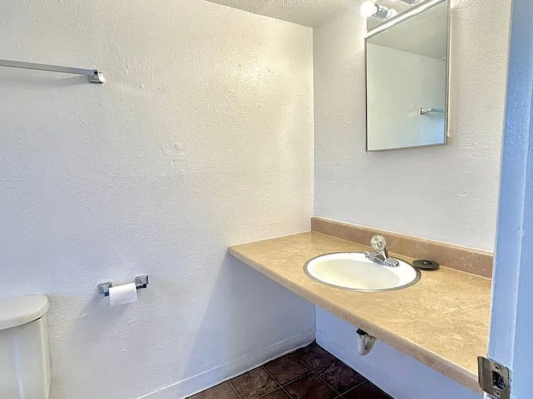 910 Sahwatch St — Photo 10