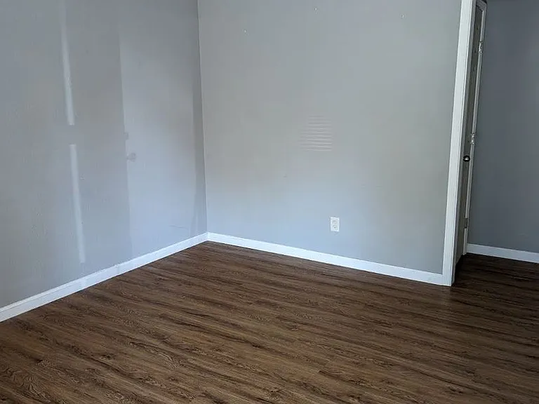 100 Reynolds St — Photo 6