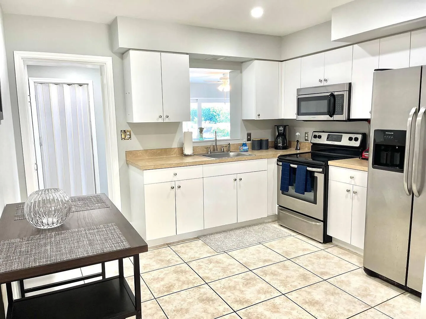 2 bed, 2.0 bath, 1200 sqft, $1,481 — Photo 4
