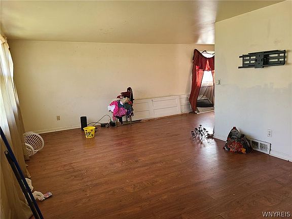 3rd image of 318 Sundridge Dr