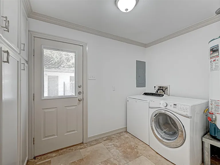 5611 Briarbend Dr — Photo 28