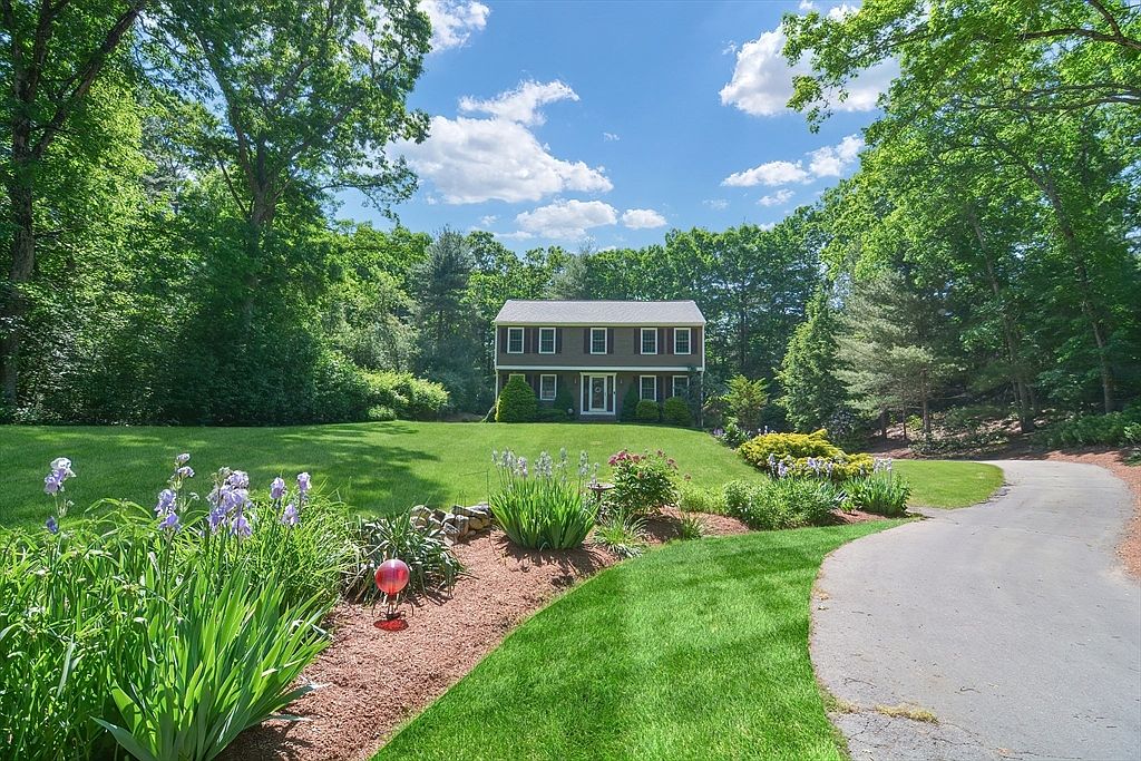 105 Oakridge Ave, North Attleboro, MA 02760 Zillow