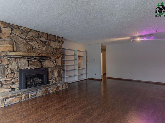 4th image of 524 Juneau Ave