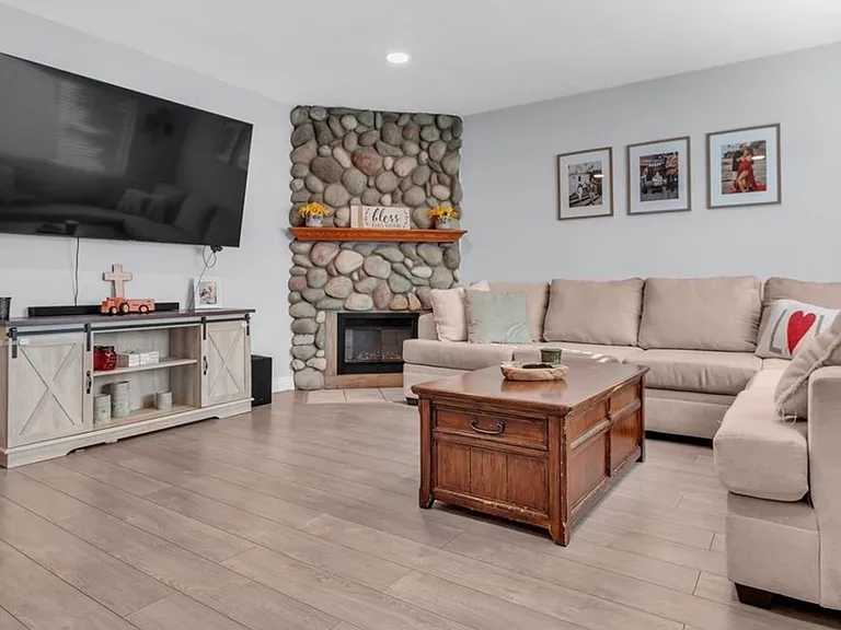15251 Leffingwell Rd — Photo 1