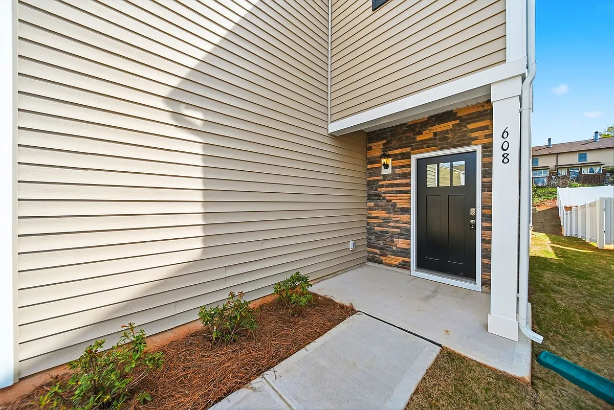 Building Photo - 608 13th Avenue Dr NE