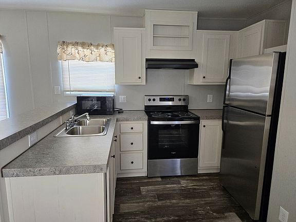 4th image of 806 Elkan Dr