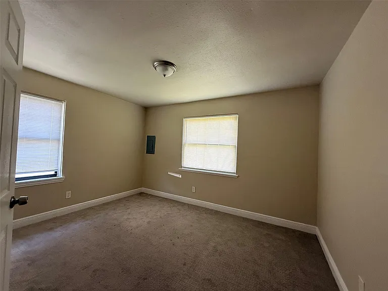 216 Bearle St — Photo 9