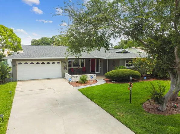 5681 45th Ave N, Kenneth City, FL 33709