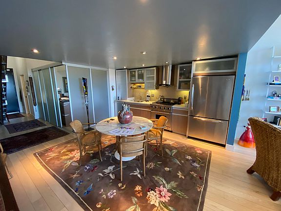 4th image of 188 King St Unit 507