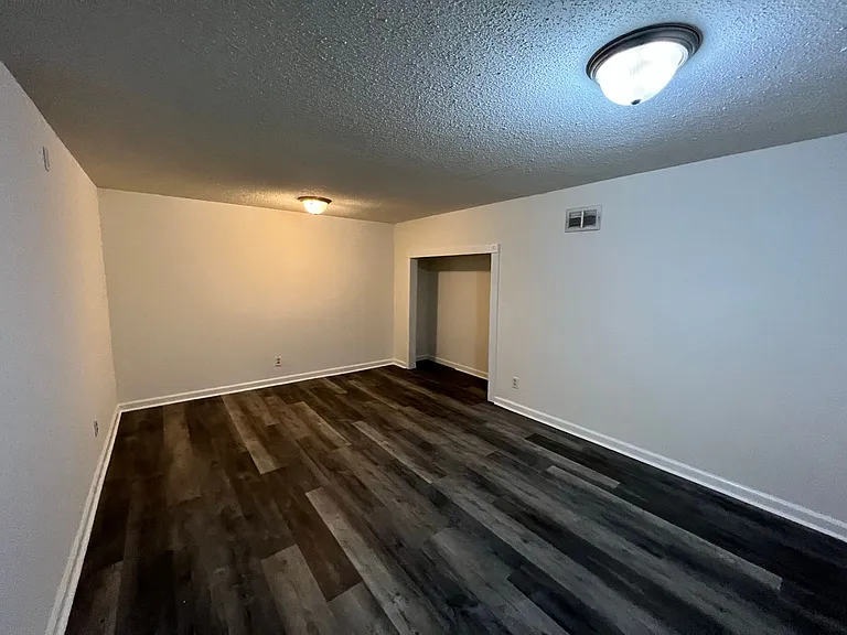 712 Moore St — Photo 14