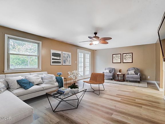 4th image of 2975 W Market St