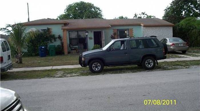 2nd image of 870 NE 178th Ter