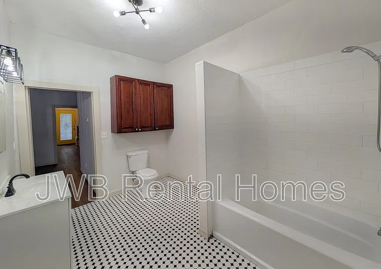 1445 Ionia St — Photo 9