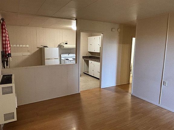 5th image of 5012 54th Ave
