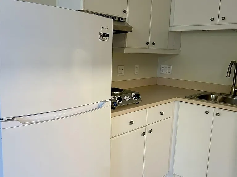 225 Melrose Ave #1 — Photo 3