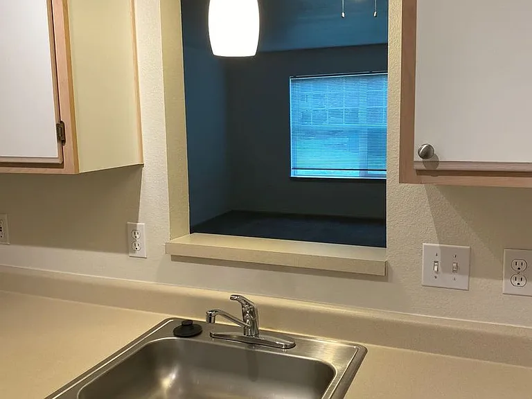 Sunrise Pointe Apartments — Photo 57