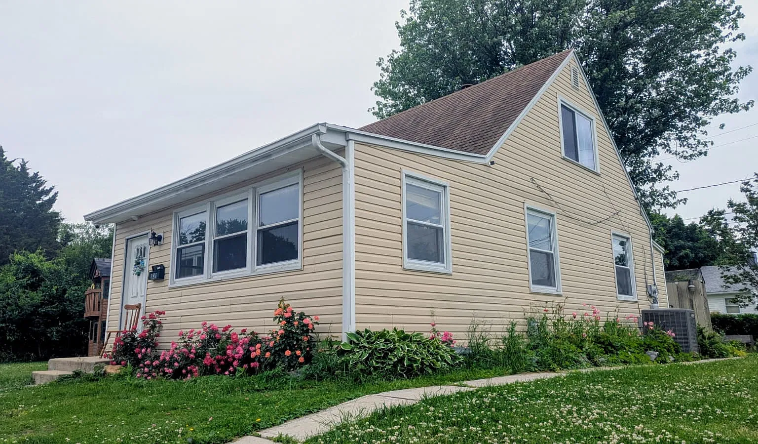 4 bed, 1152 sqft, $2,000 — Photo 2