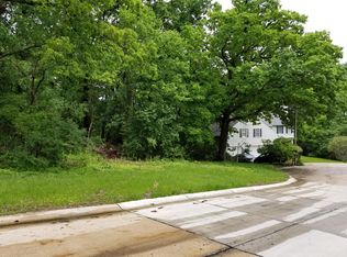 3 White Oak Ct, Moline, IL 61265