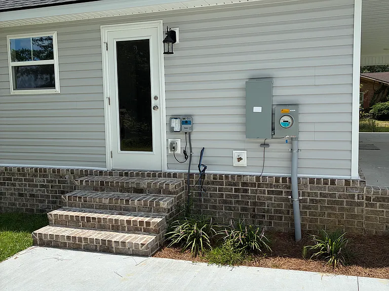 103 Continental Dr — Photo 8