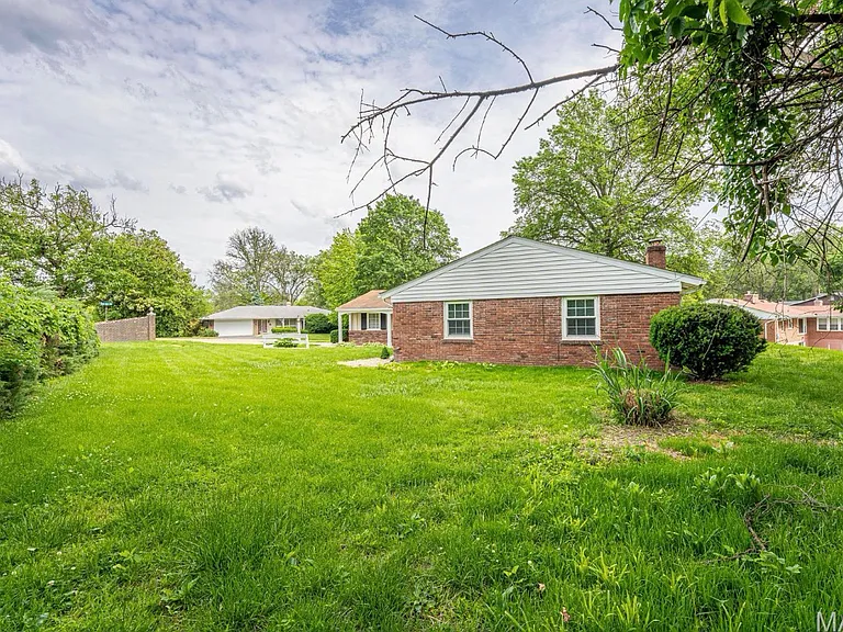 2525 Fox Hills Dr — Photo 23