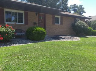 160 Sunflower Dr, Highland, IL 62249