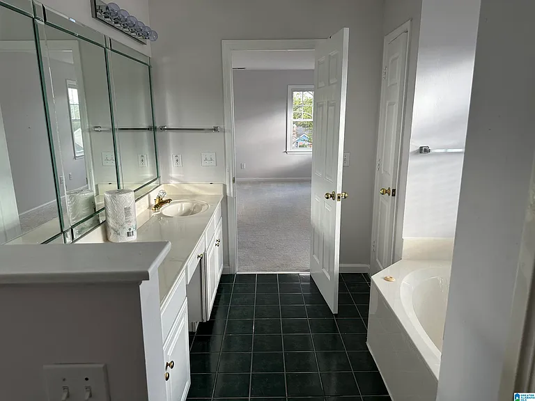 1715 Columbiana Ln — Photo 25
