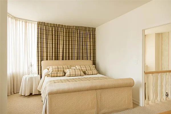 Sold by R New York | media 21