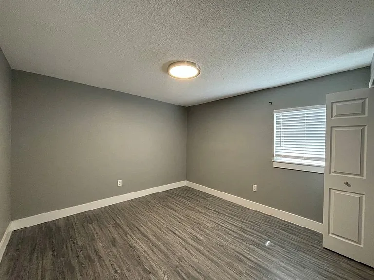 139 Avenue D SW #139.5 — Photo 8