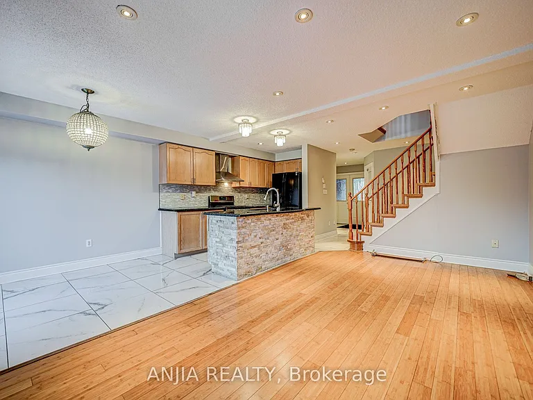 146 Billingsley Cres — Photo 10