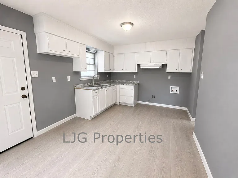 1835 Glen Ave — Photo 3