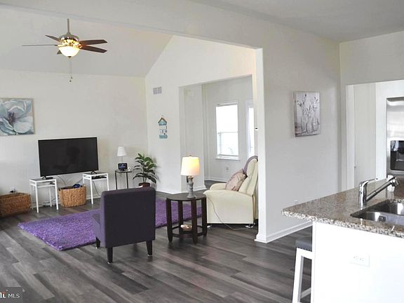 5th image of 45 Crown Forest Ln