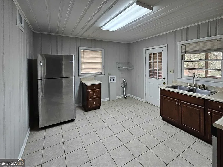268 Elks St #A — Photo 3