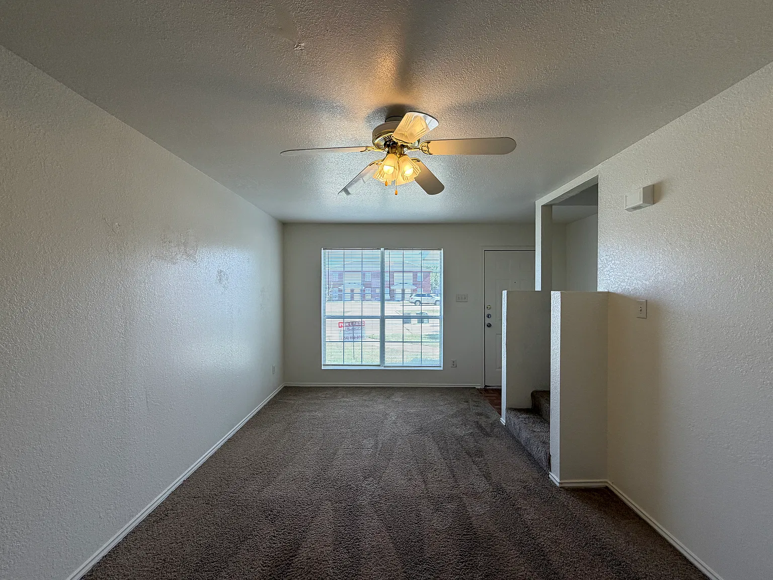 2 bed, 1.5 bath, 950 sqft, $750 — Photo 3