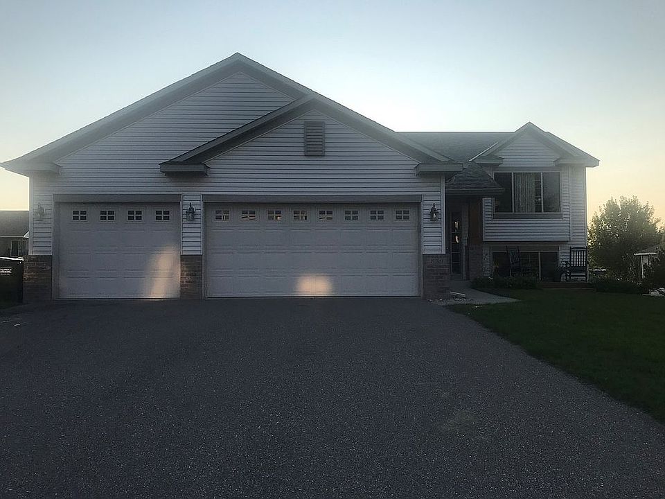 1st image of 839 10th Ave NE