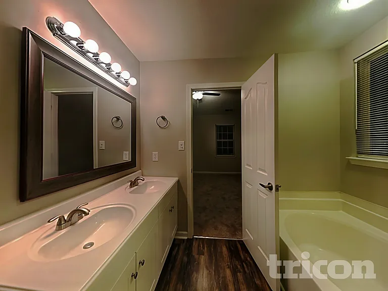 4037 Dover Downs Dr — Photo 9