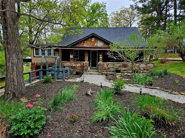 52 Wall St, Eureka Springs, AR 72632