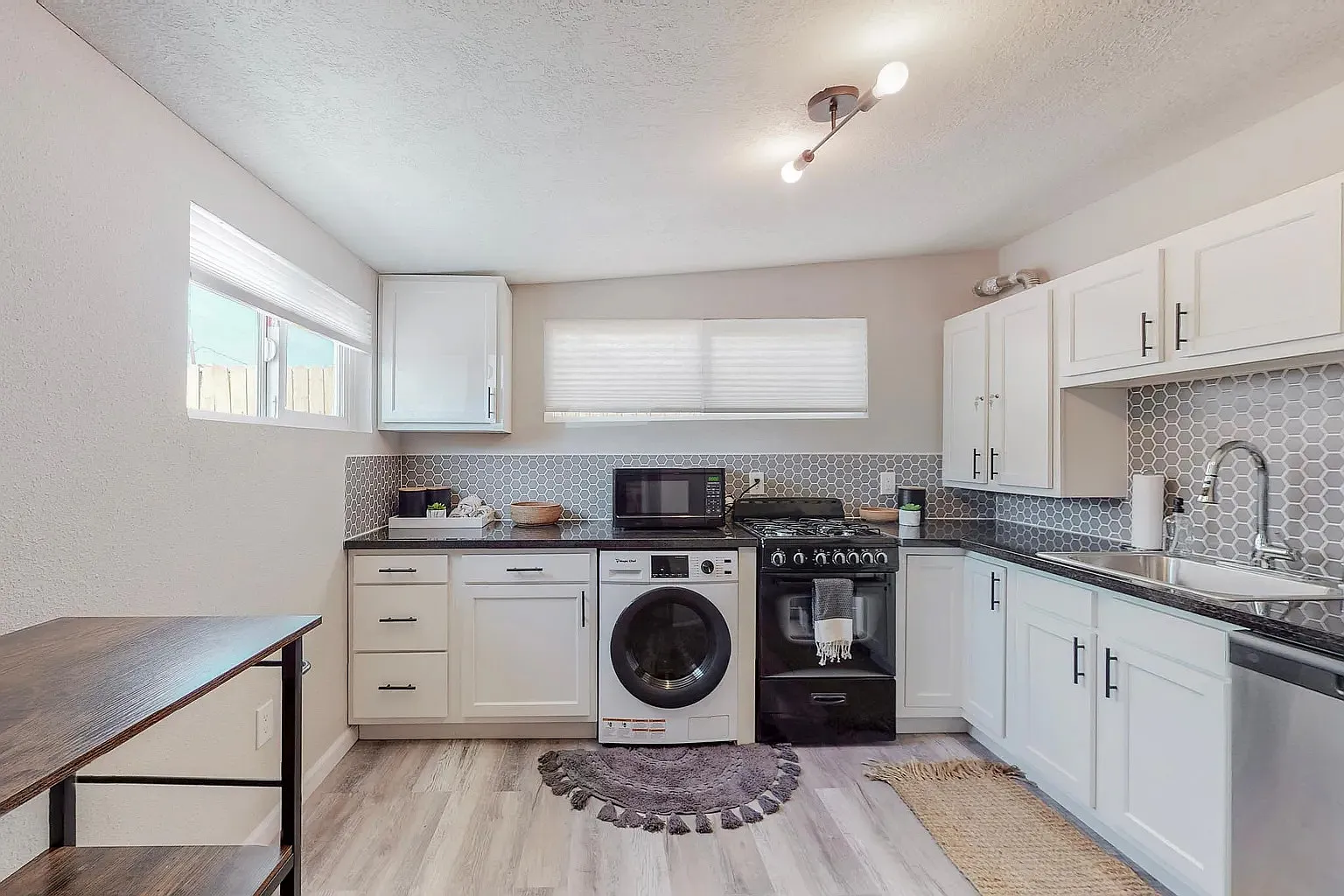 2 bed, 800 sqft, $2,450 — Photo 4