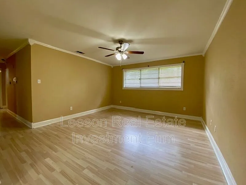 3 bed, 1.0 bath, 1156 sqft, $1,495 — Photo 4