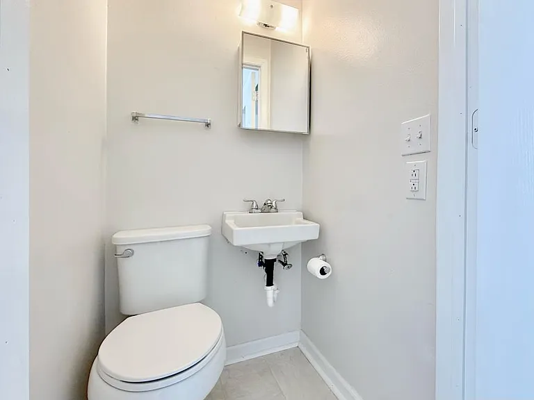 2608 N Avery St #29 — Photo 16