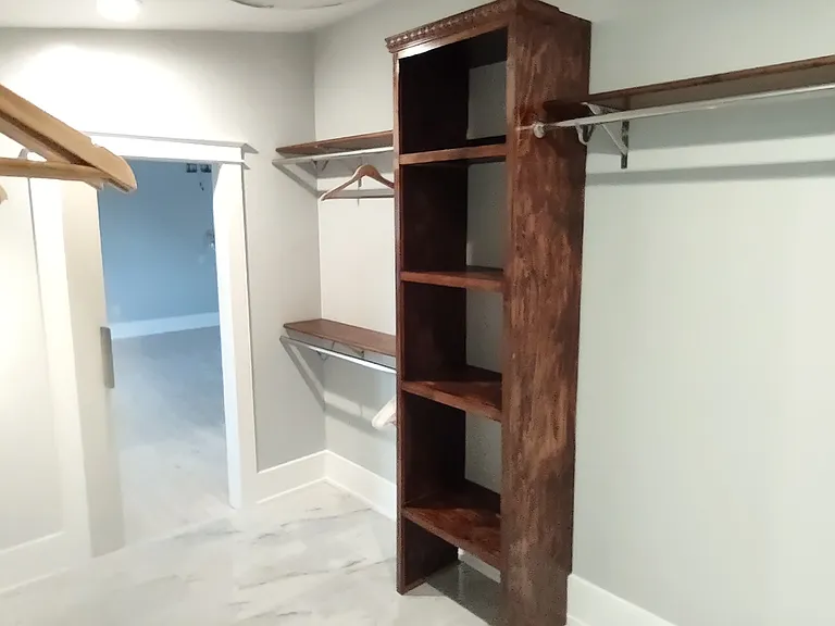 Master walk through closet