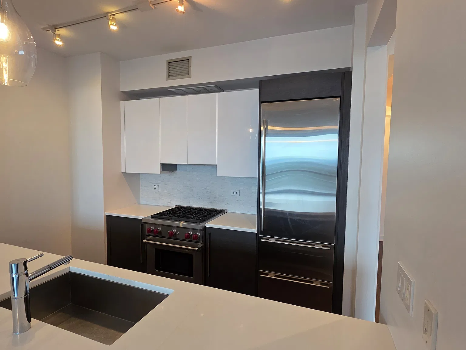 1201 S Prairie Ave — Photo 3