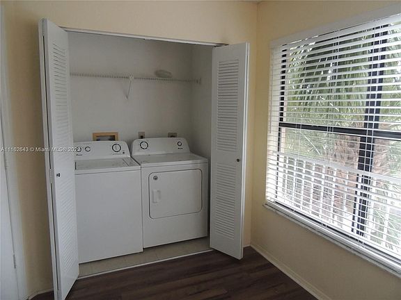 5th image of 2846 S University Dr APT 4304