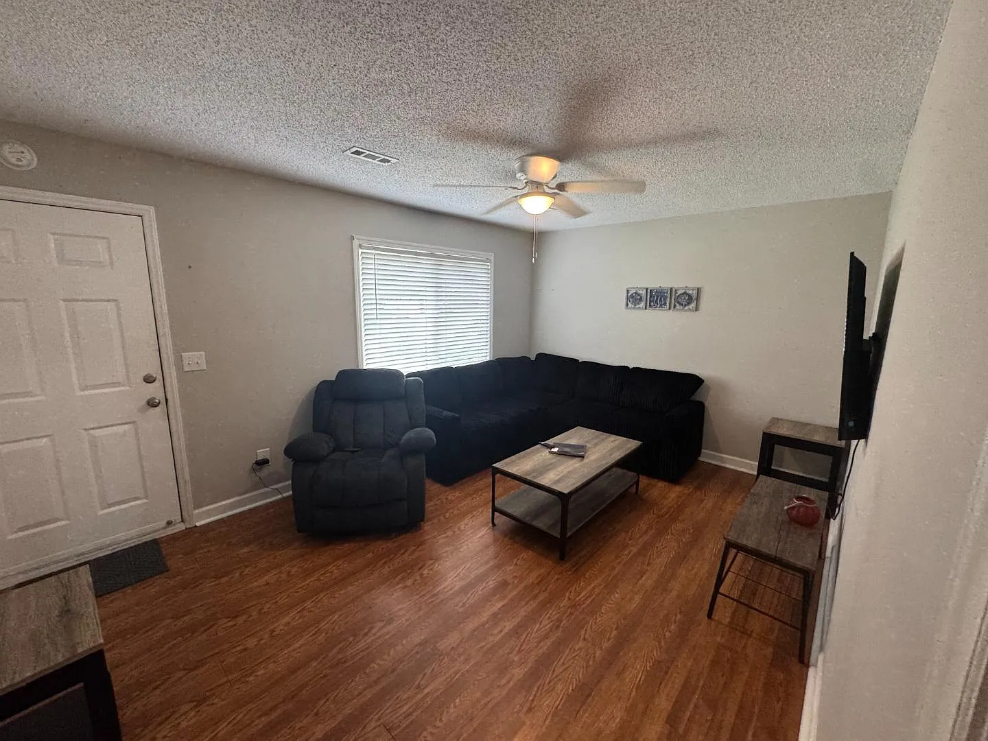304 Academy Dr — Photo 2
