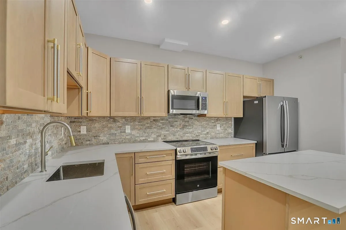 2 bed, 1.0 bath, 1000 sqft, $2,950 — Photo 3