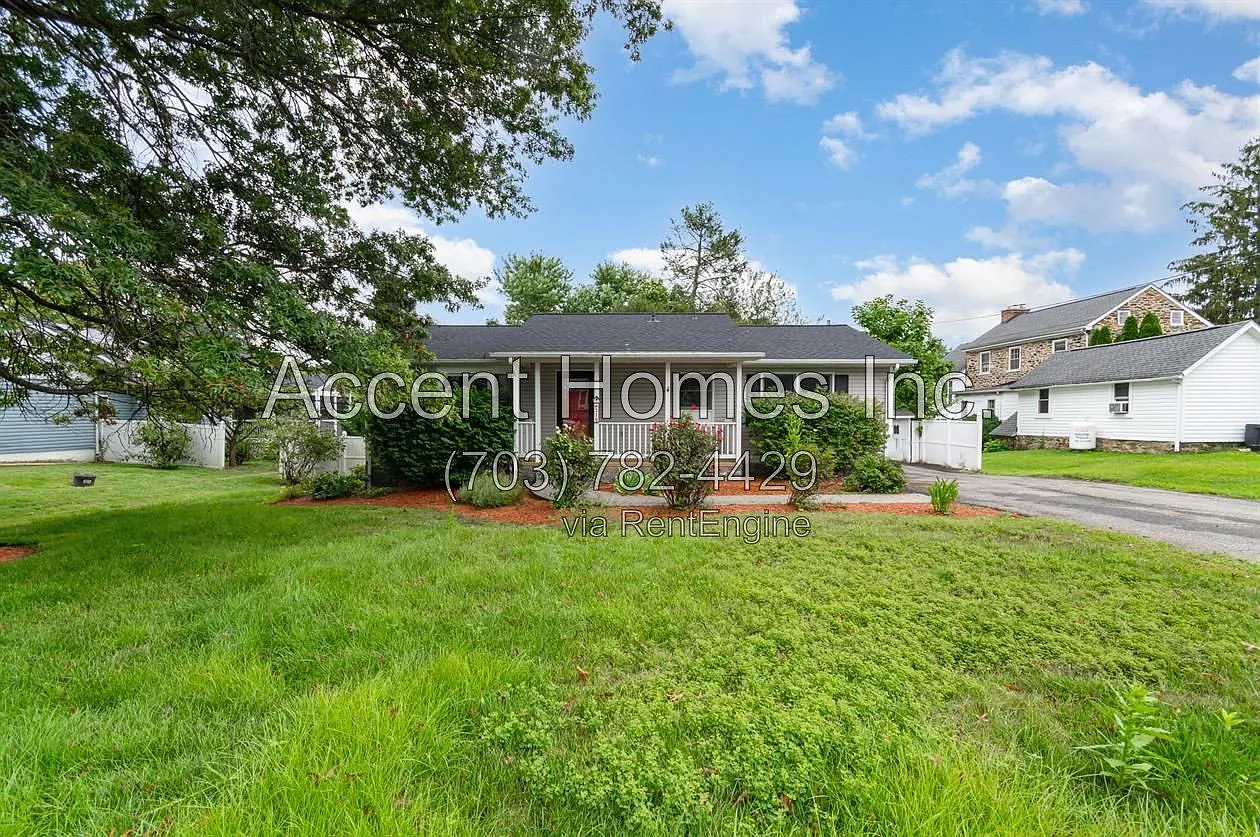3 bed, 3.0 bath, 2326 sqft, $3,100 — Photo 2
