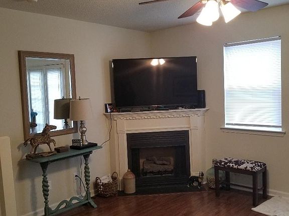 5th image of 1044 Oak Blossom Way