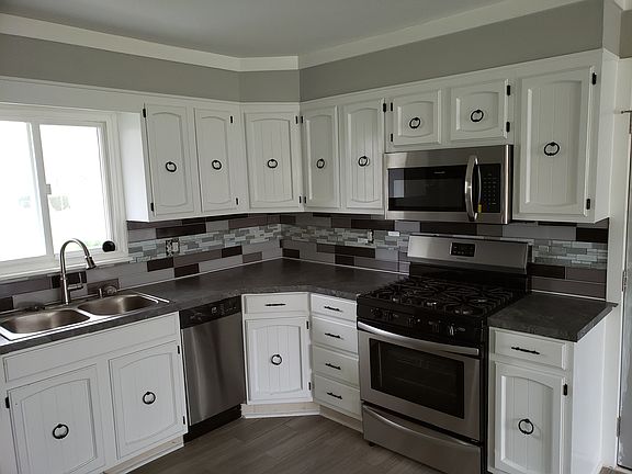 3rd image of 1576 Hagey Dr