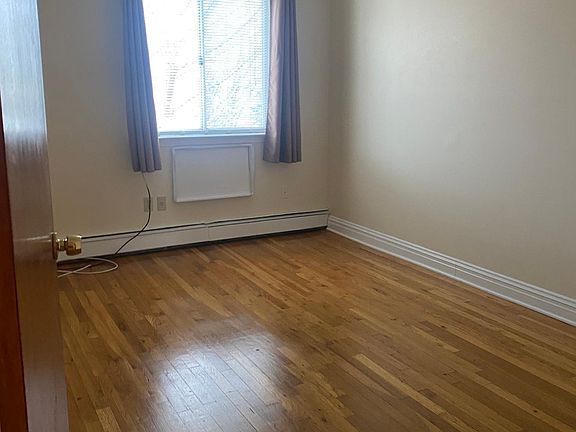 4th image of 233 E 234th St #3