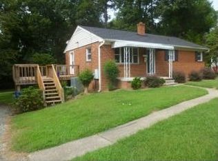 423 W Gilbreath St, Graham, NC 27253